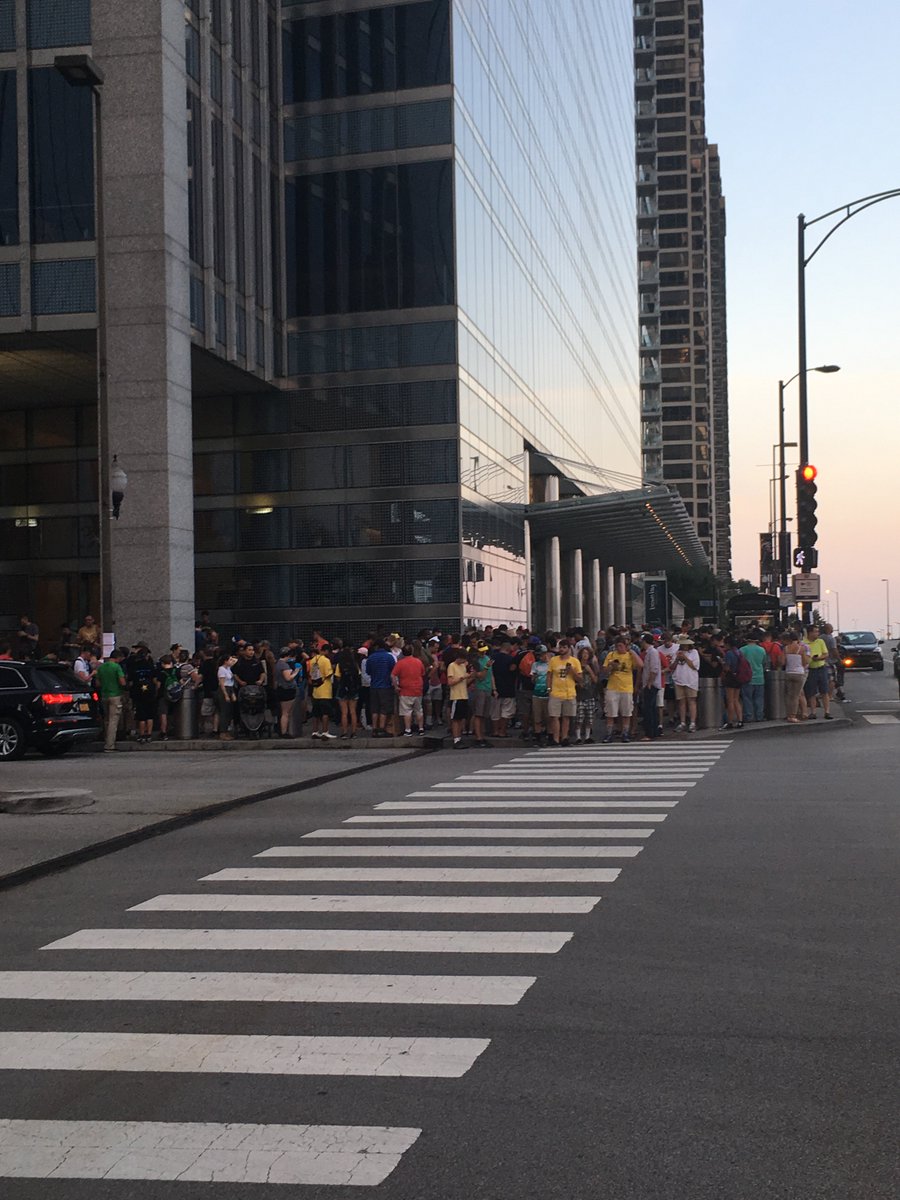PokeminatorDad's tweet photo. Fighting for #articuno. Nice recovery 
#niantic #pokemongofest #pokemongo https://t.co/KyQRcYDi82