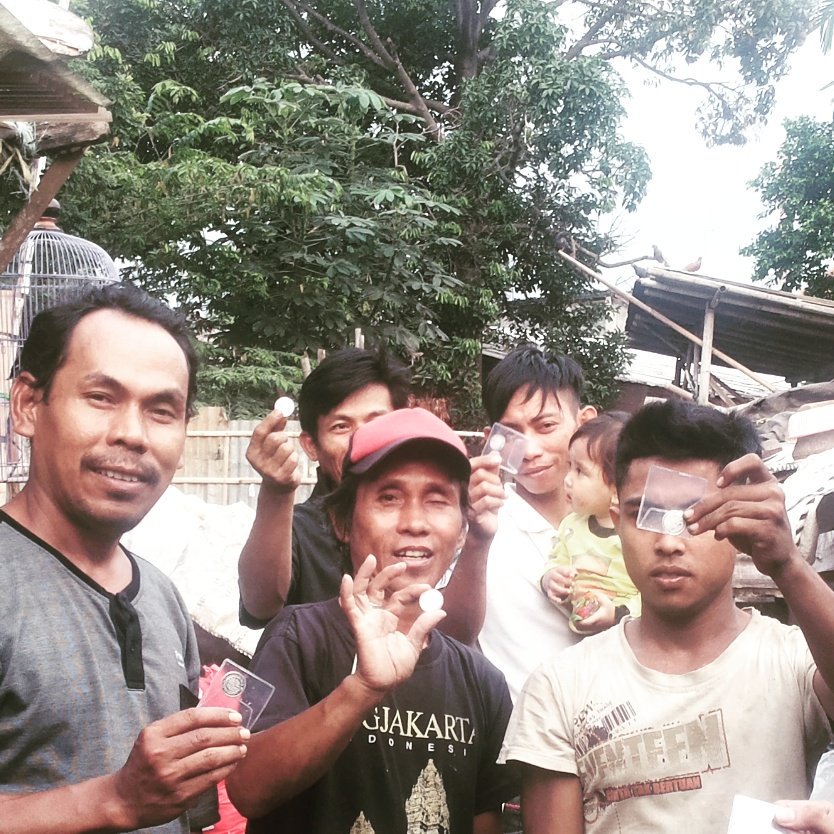 ZaimSaidi's tweet photo. Allah SWT haramkan pemaksaan alat tukar. Kita bebas berjual-beli dengan apa saja, sepanjang 'rela sama rela'. #dirhamperak https://t.co/NuUF84UMGq