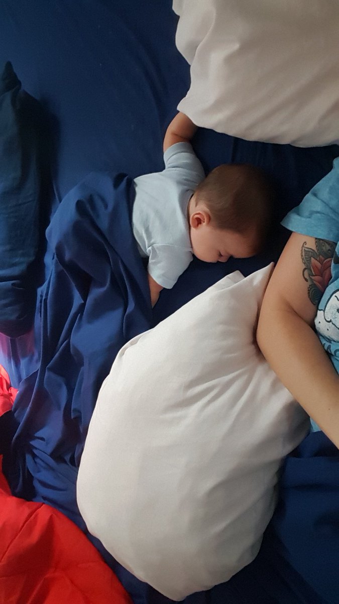 mandaLEEg's tweet photo. When Daddy's at work this is how he sleeps when he's next to me https://t.co/eNQUgn6imP