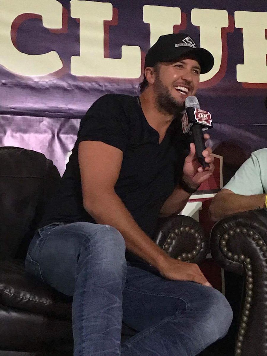 TCountrySource's tweet photo. Hunting, fishing, and loving @LukeBryanOnline everyday! #CountryJamUSA #jamwithTCS
πΈ: @KaileyVard21 https://t.co/5CYHRchuKf