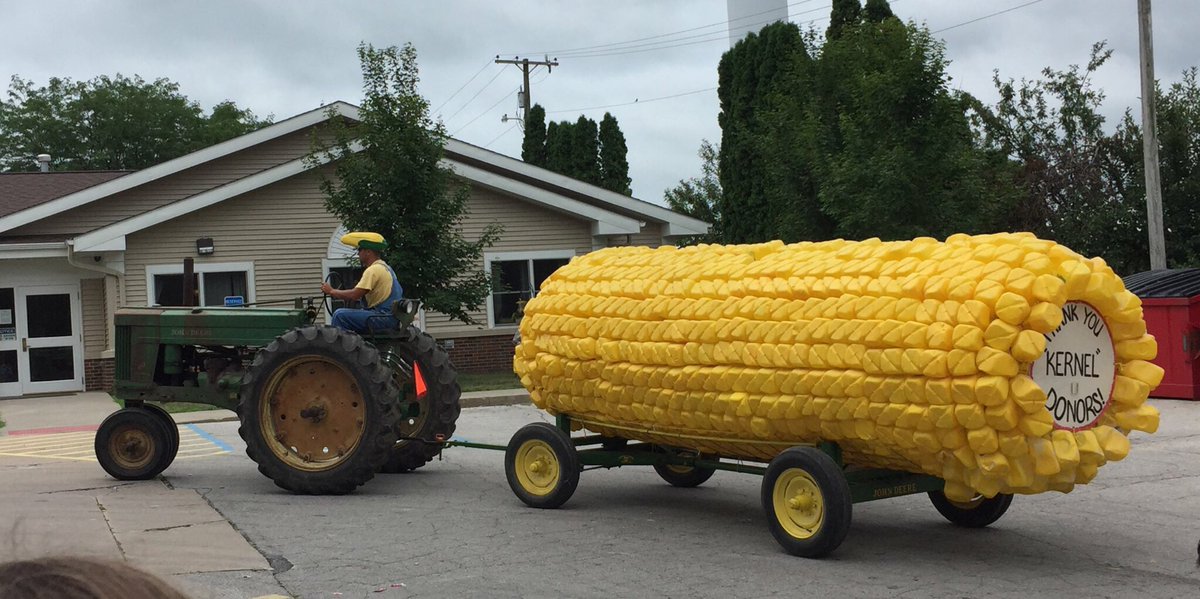 thegreatwren's tweet photo. My favorite entry in today's parade. Yes, we might live in Iowa. (The kernels were made from milk jugs...!) #BeefDays https://t.co/l9kvXkrg9e