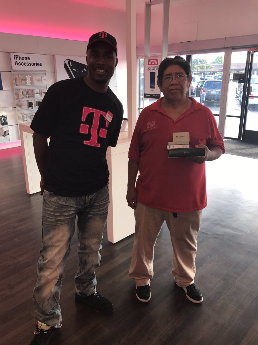 DwillCornielus's tweet photo. Me and my man Luis #EdubNation #Atlantis #Makeitpersonal @darthnater76 @nazarma @FinesseEW https://t.co/JJFDBsU1k6