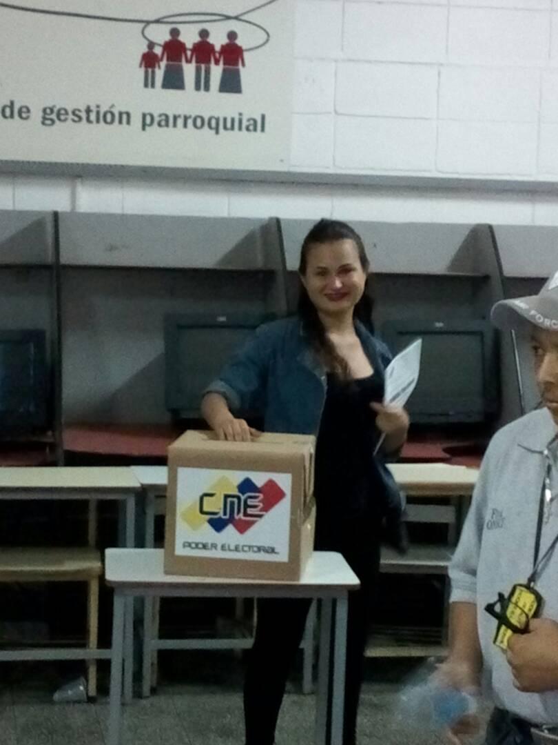carocumare's tweet photo. #MaduroEnLaHojilla decimos si a la paz juventud del metro de maracaibo @NicolasMaduro @nicmaduroguerra @elyrsc @elarcangeljhon @gerdul https://t.co/knygKNvbWa
