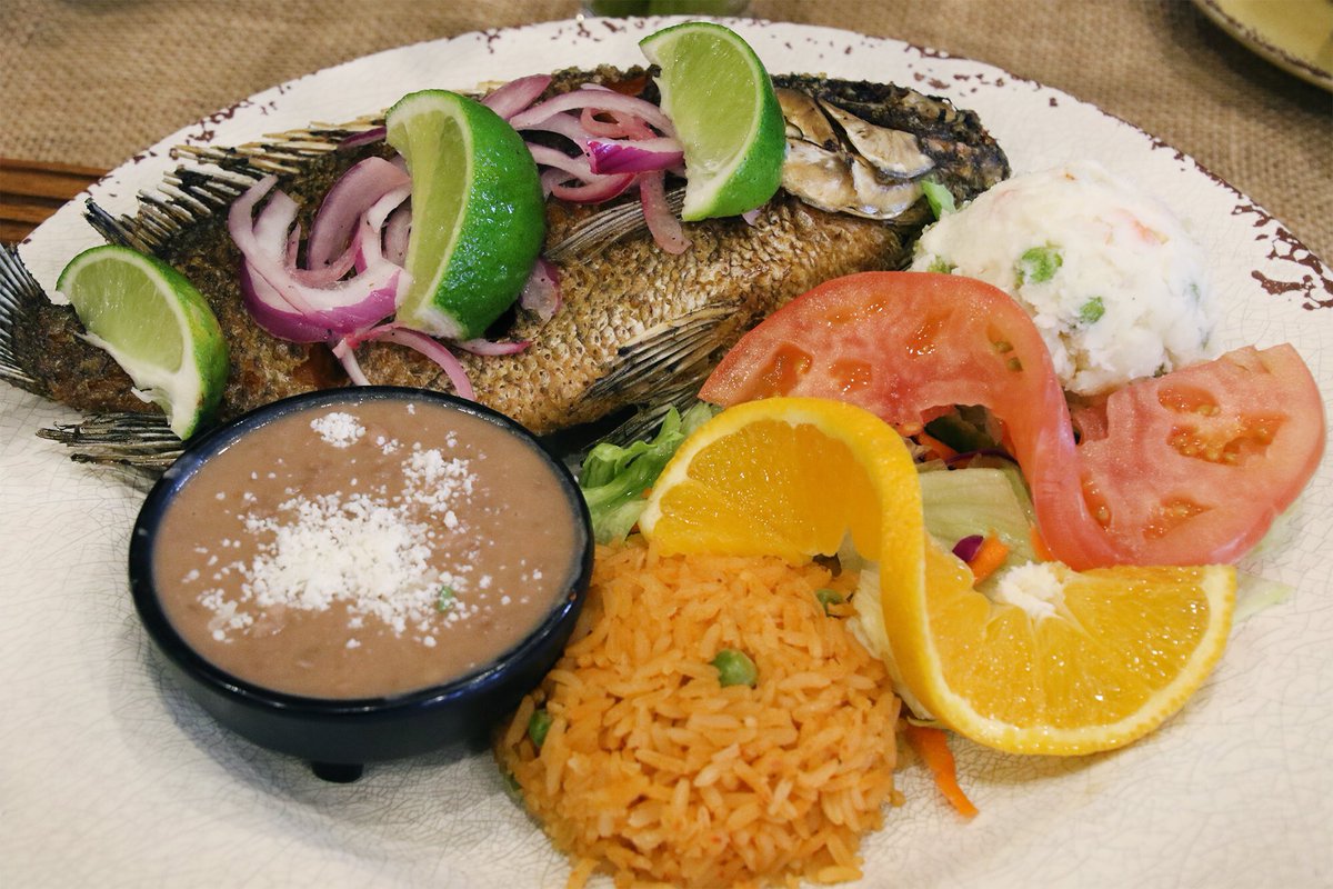 tacos_donchente's tweet photo. A good looking MOJARRA like this is exactly what you need to finish your day.
.
.
.
.
.
.
.
#mojarra #food #yummy #veggies #potatoes #fish https://t.co/d7ClIacnIm