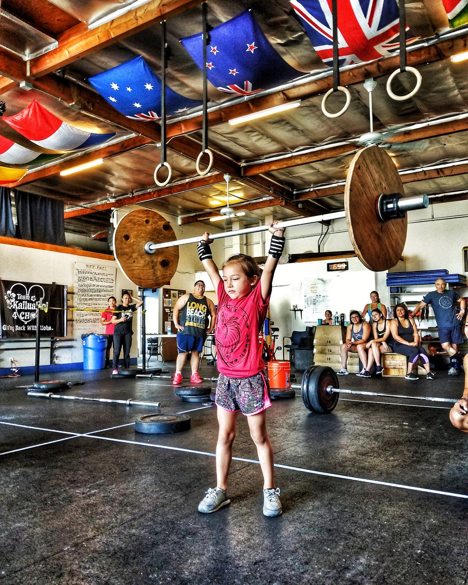 ManimalStrong's tweet photo. Success comes to those who start early! Audrey hitting a local competition at 5 years old! #MANIMALStrong #CrossFit @CrossFit https://t.co/gYBwwz2KwN