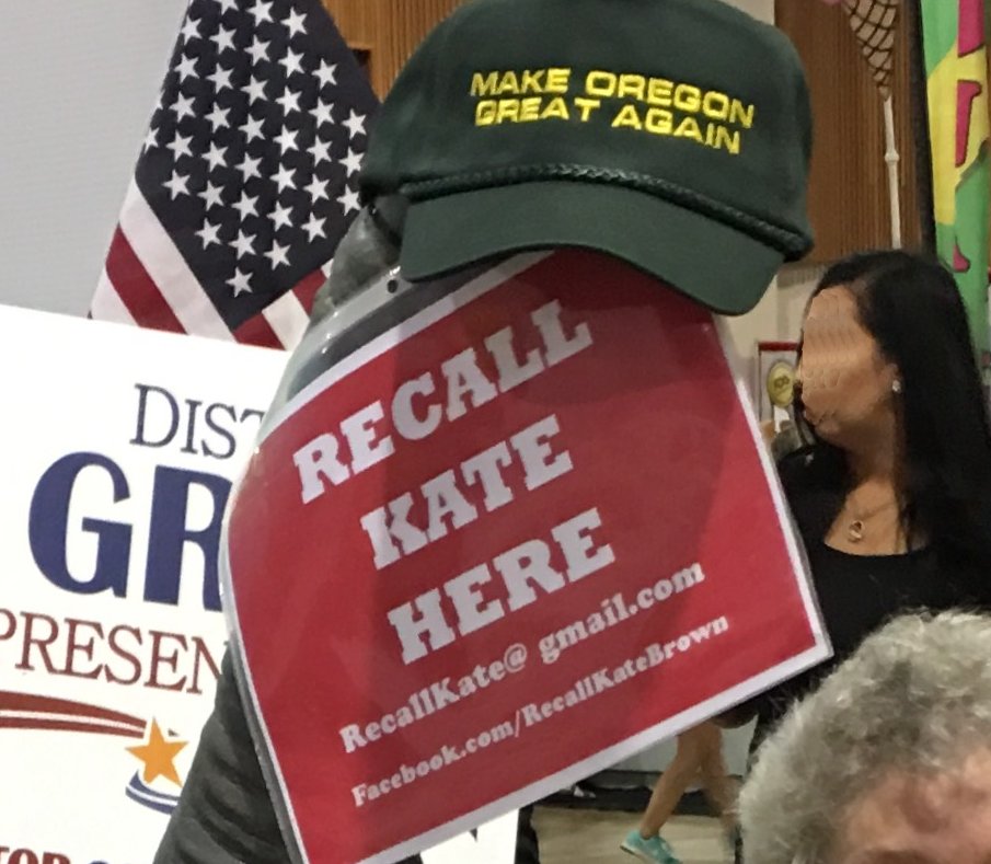 OregonLaneGOP's tweet photo. The photo says it all! Get ur MOGA hat:https://t.co/r47dOhTSGT then dnload/print/sign/send in petition https://t.co/uZOvGwYNlj @ORGreatAgain https://t.co/Zpjy6ooB3L