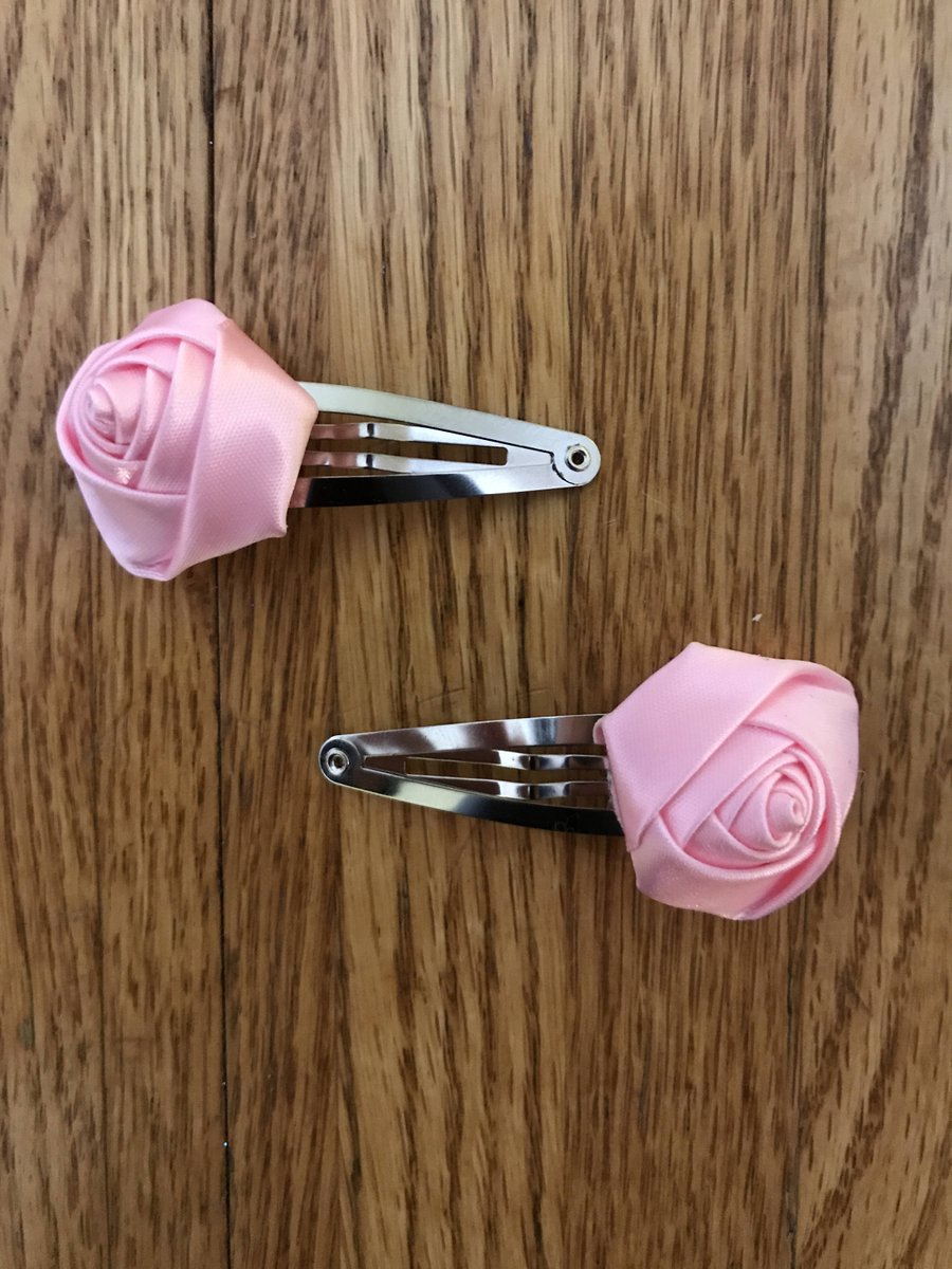 KarinaO65266541's tweet photo. 2 inch Snap Hair Clips https://t.co/jCmXI1DhPy #GirlsXpress #Etsy #SnapClip https://t.co/jFxTCiMqJR