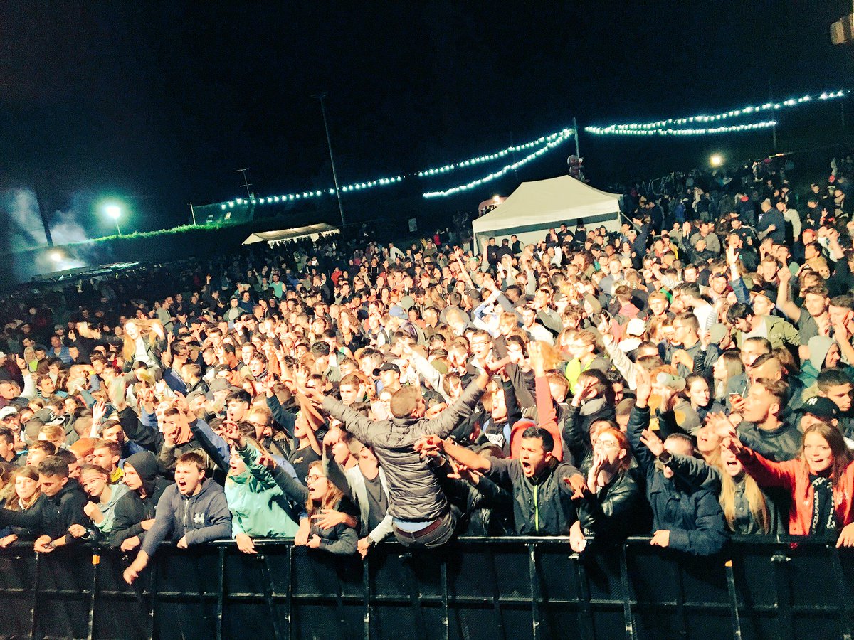 AcliseOfficial's tweet photo. @AdrienToma met le feu à Trédaniel pour le TredaSound festival !! Merci la Bretagne pour l'accueil 🔥✌🏼@funradio_fr @ArtistsPlus @AFRENOY https://t.co/JIDAzwRUSm
