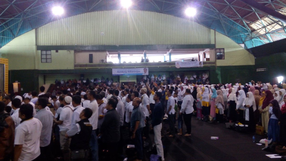 Obhotz's tweet photo. kembali berkumpul dan memupuk semangat @PKS_BdgKulon @PKS_Bandung #ApelSiagaPKSBDG  #BDG1PKS https://t.co/DQ2eerZ6gJ