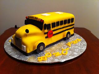 RichRodriguez2R's tweet photo. @SUBWAY And how about a #cake with the form of a #bus? #buscake https://t.co/EjZ2HhLZcT