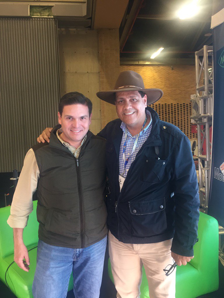 herbertkingtwit's tweet photo. Exministro de defensa y precandidato presidencial, Juan Carlos Pinzón, estuvo en nuestro Set:
https://t.co/DXjHFy1bz4 https://t.co/nUJamPvWNr