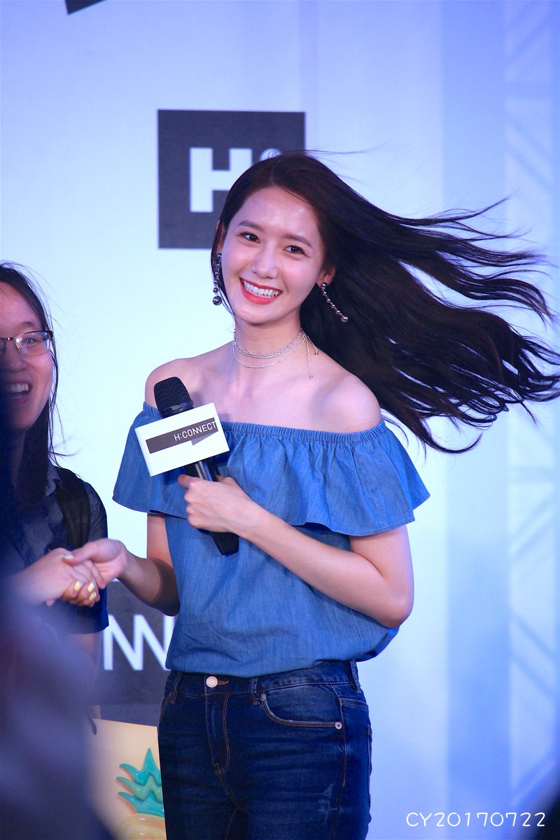 [PIC][22-07-2017]YoonA khởi hành đi Đài Loan để tham dự buổi Fanmeeting cho thương hiệu "H:CONNECT" vào hôm nay - Page 3 DFYtWocVoAA8rB1