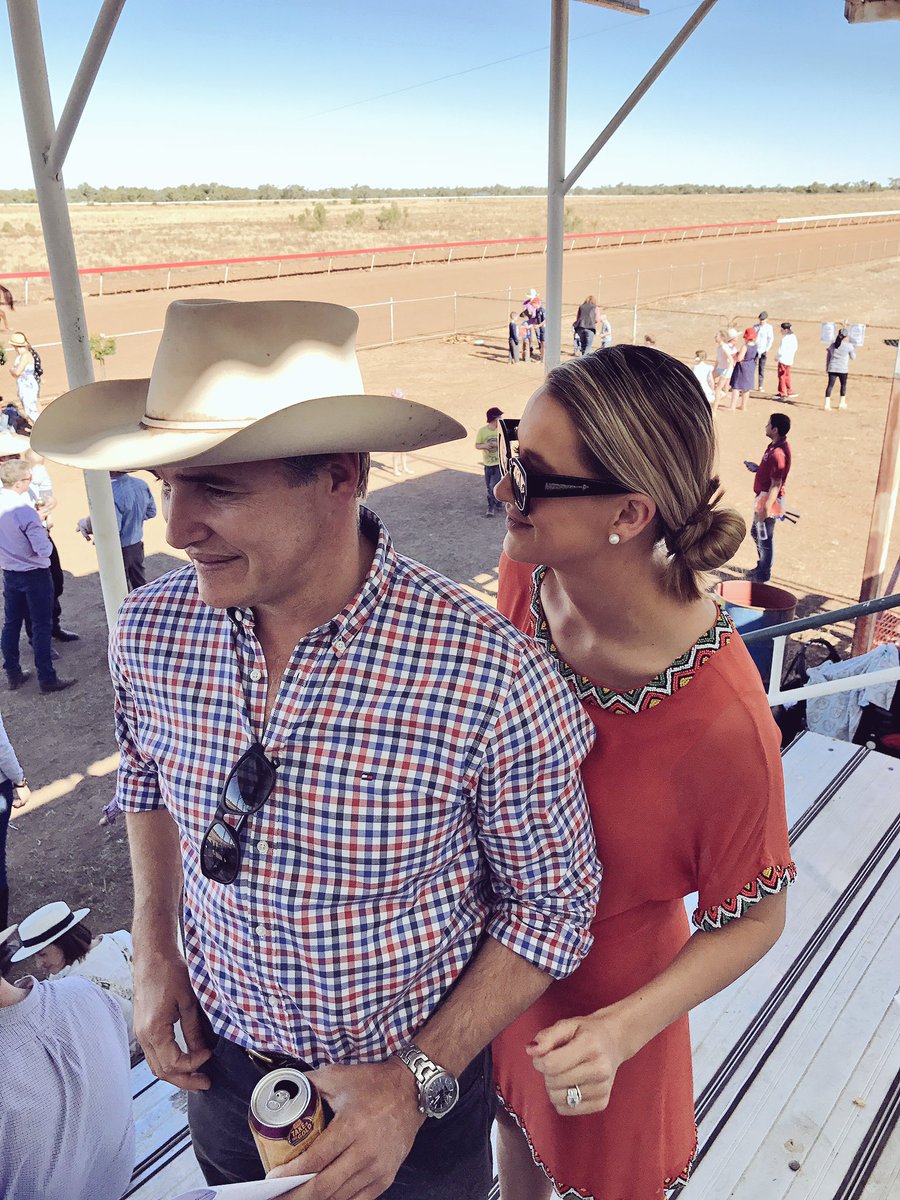DaisyKatter's tweet photo. McKinlay Races 🐎🏆 with my honey's 🐝 #outbackraces #outbackqueensland #countryraces #outbackaus https://t.co/5KbWcfxDF4