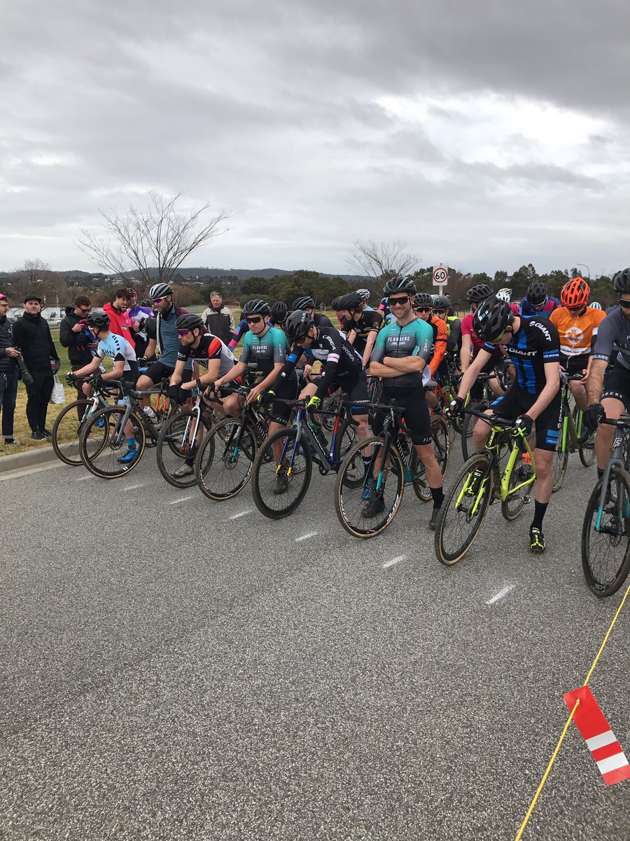 MelbCycleLeague's tweet photo. Men's A Grade up next. #mclcx https://t.co/WmIaYmtGs3