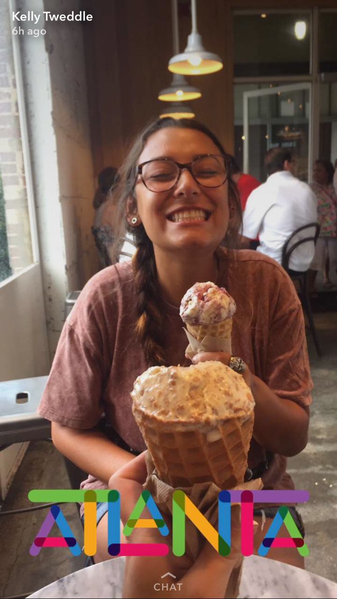 juicyxlementine's tweet image. 300 miles apart but we both got that cream puff ice cream @incogkelly  ❤️ #truefriends #samedna