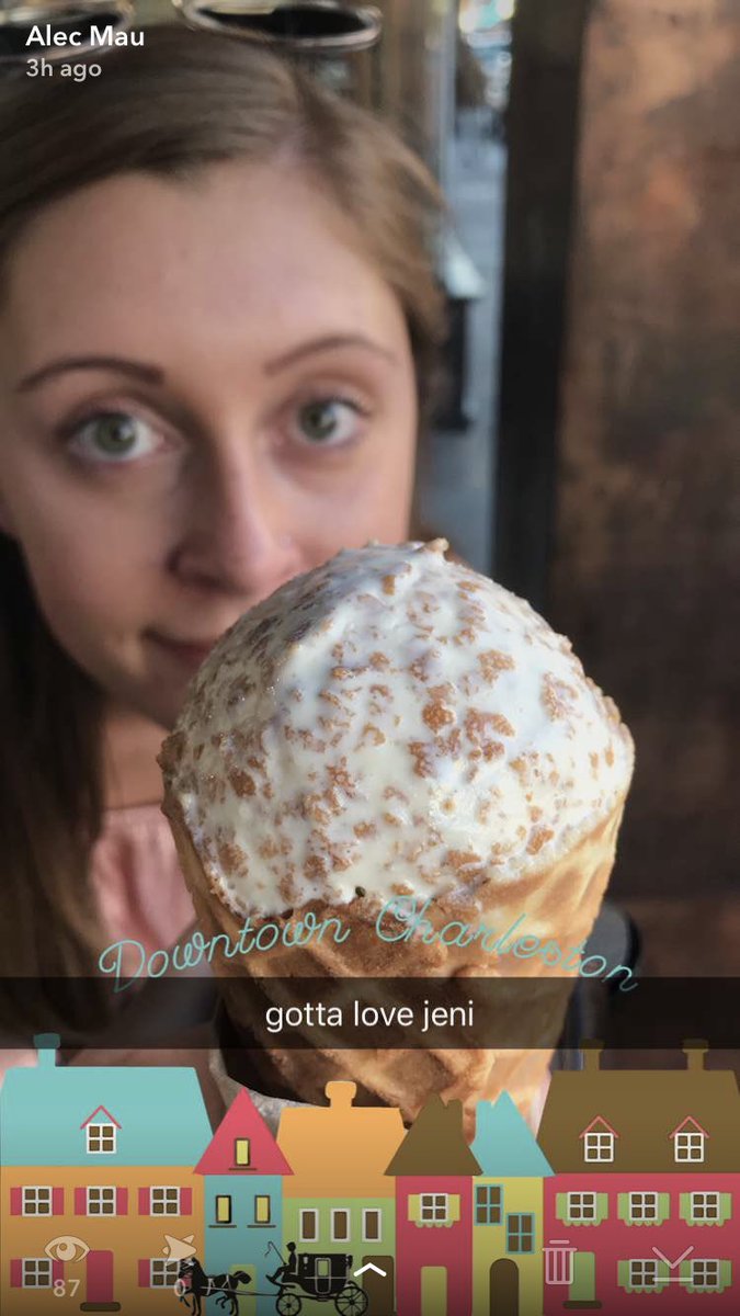 juicyxlementine's tweet image. 300 miles apart but we both got that cream puff ice cream @incogkelly  ❤️ #truefriends #samedna