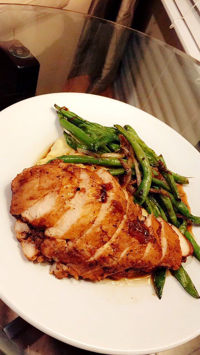 jayacancook's tweet photo. My Peach Balsamic Chicken, Garlic Mashed Potatoes, Roasted Green Beans. #jayacancook https://t.co/bcQj7Uz7Va