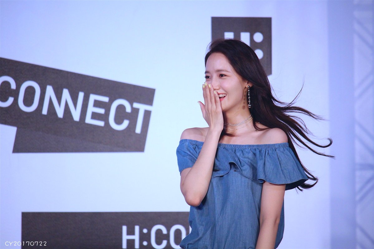 [PIC][22-07-2017]YoonA khởi hành đi Đài Loan để tham dự buổi Fanmeeting cho thương hiệu "H:CONNECT" vào hôm nay - Page 3 DFYyyCFUwAAm20b