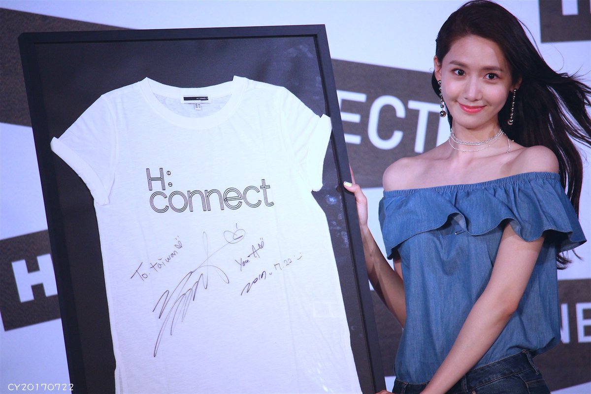 [PIC][22-07-2017]YoonA khởi hành đi Đài Loan để tham dự buổi Fanmeeting cho thương hiệu "H:CONNECT" vào hôm nay - Page 3 DFYyyCJVYAIxEeA