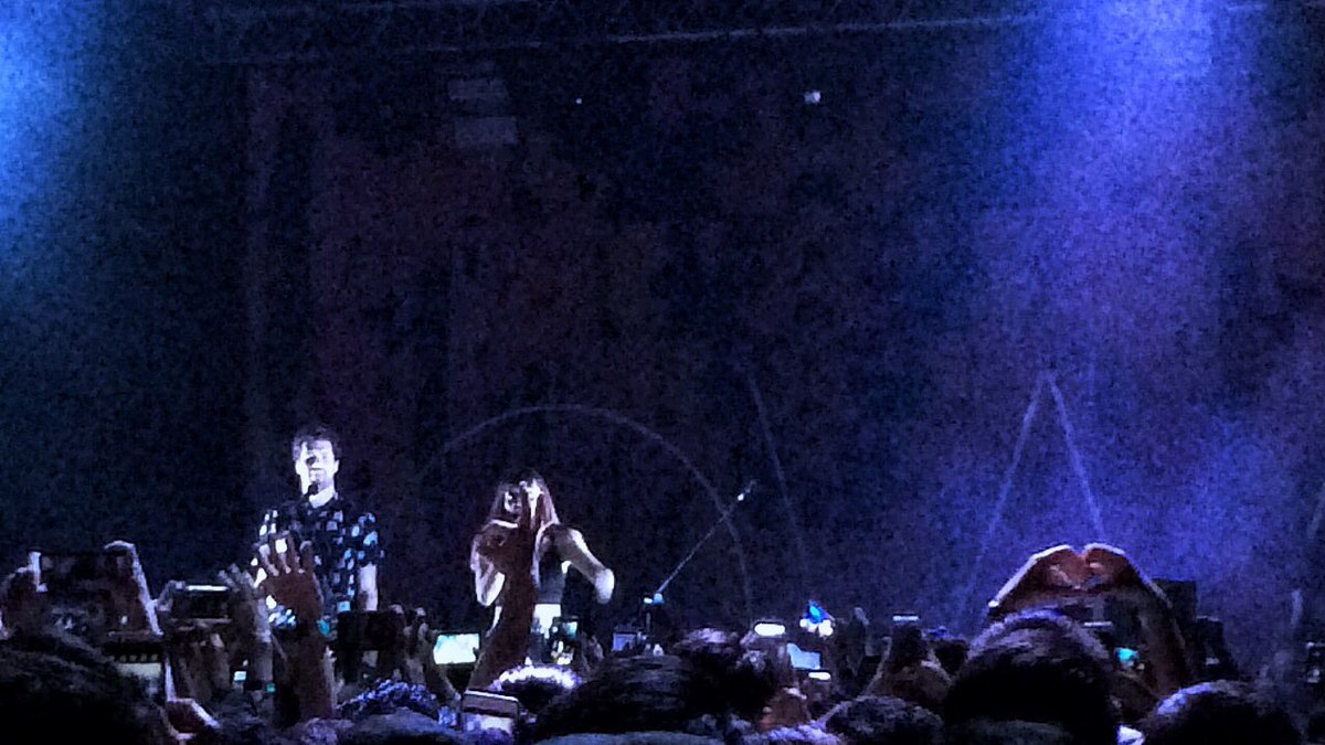 niquole_leitch's tweet photo. @OhWonderMusic @MalayaProdPH @OhWonderPH #iPhonephotography #snapseed #OhWonderMNL #OhWonderManila https://t.co/9fSTaGnmzi