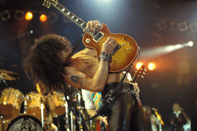 Happy Birthday Slash

Guns N Roses - November Rain 

 