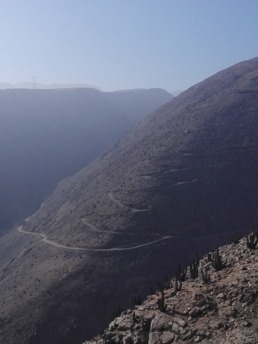 Indiraalvarez's tweet photo. Para regresar de Arequipa a Lima, hay una ruta alterna que es pasando por calaveritas, la ruta es bastante complicada tengan mucho cuidado https://t.co/K11fOY0ZI0