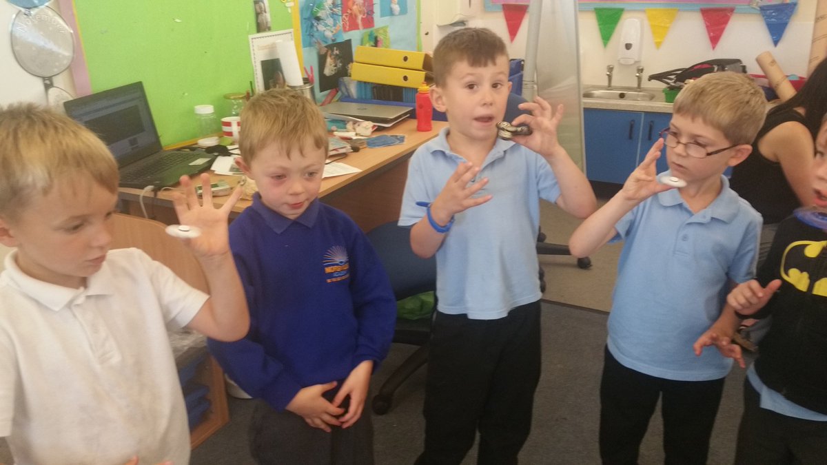 oakclass_2016's tweet photo. We had a figit spinner spin off. Our winner was delighted. #eyfs #learningisfun #itscooltobeinschool #schoolsnotoutforsummeryet https://t.co/g5Ho3vq69B