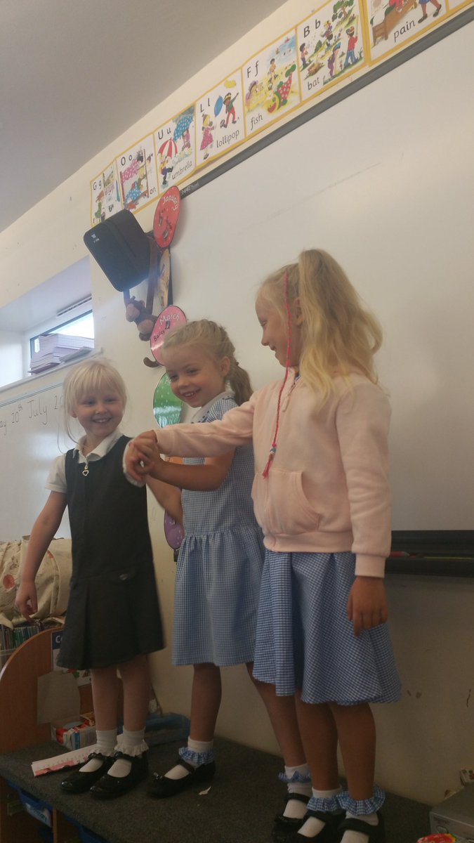 oakclass_2016's tweet photo. Our figit spinner day turned into a talent show. #whatwouldyourtalentbe #eyfs #talent #oakclasshastalent #imagination https://t.co/DVEOa7wFpM