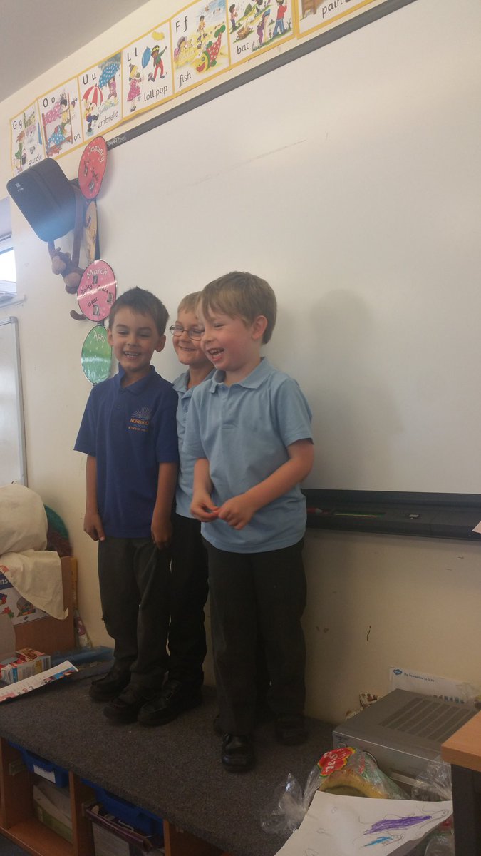 oakclass_2016's tweet photo. Our figit spinner day turned into a talent show. #whatwouldyourtalentbe #eyfs #talent #oakclasshastalent #imagination https://t.co/DVEOa7wFpM