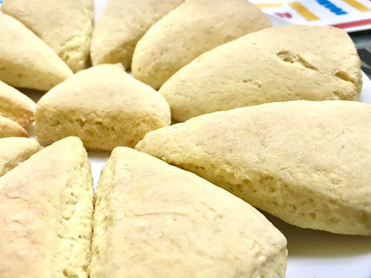 KRT_SG's tweet photo. 久々にスコーン作ってみた。
プレーンとナッツ入り。
#スコーン #スイーツ #お菓子 #scone #seeets https://t.co/3FPp40m0F1