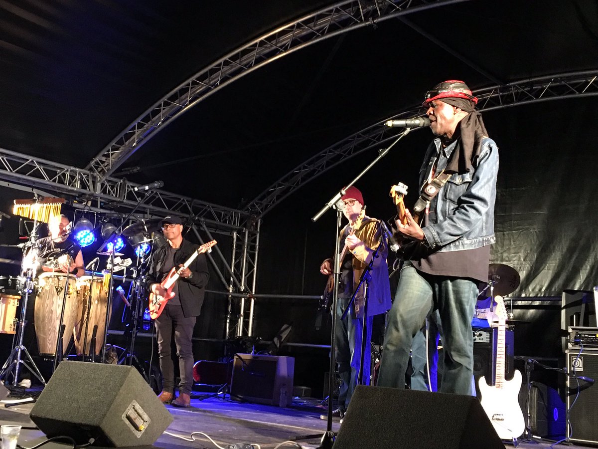 vivontoast's tweet photo. I Shot the Sheriff - Ealing Blues Festival @Ealing_Summer #notthedeputy #dancing https://t.co/LPmhaPgj0p