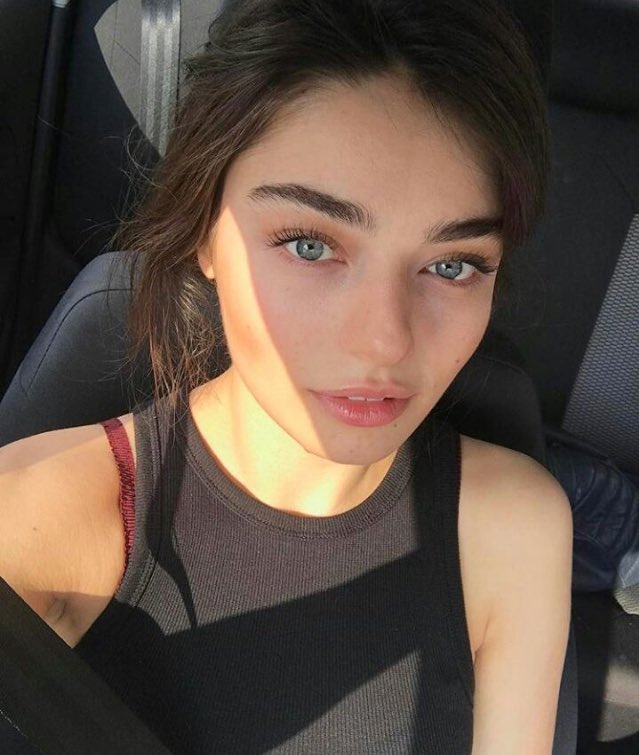 karameeel7's tweet photo. @aycaaysinturan 
@AlmilaAdaB 
@pinardeniz12 
#OYKUKARAYEL 
(doğal seviyorum demek ki) 💞🤞🏻😋😘 https://t.co/usGOcFBDkh