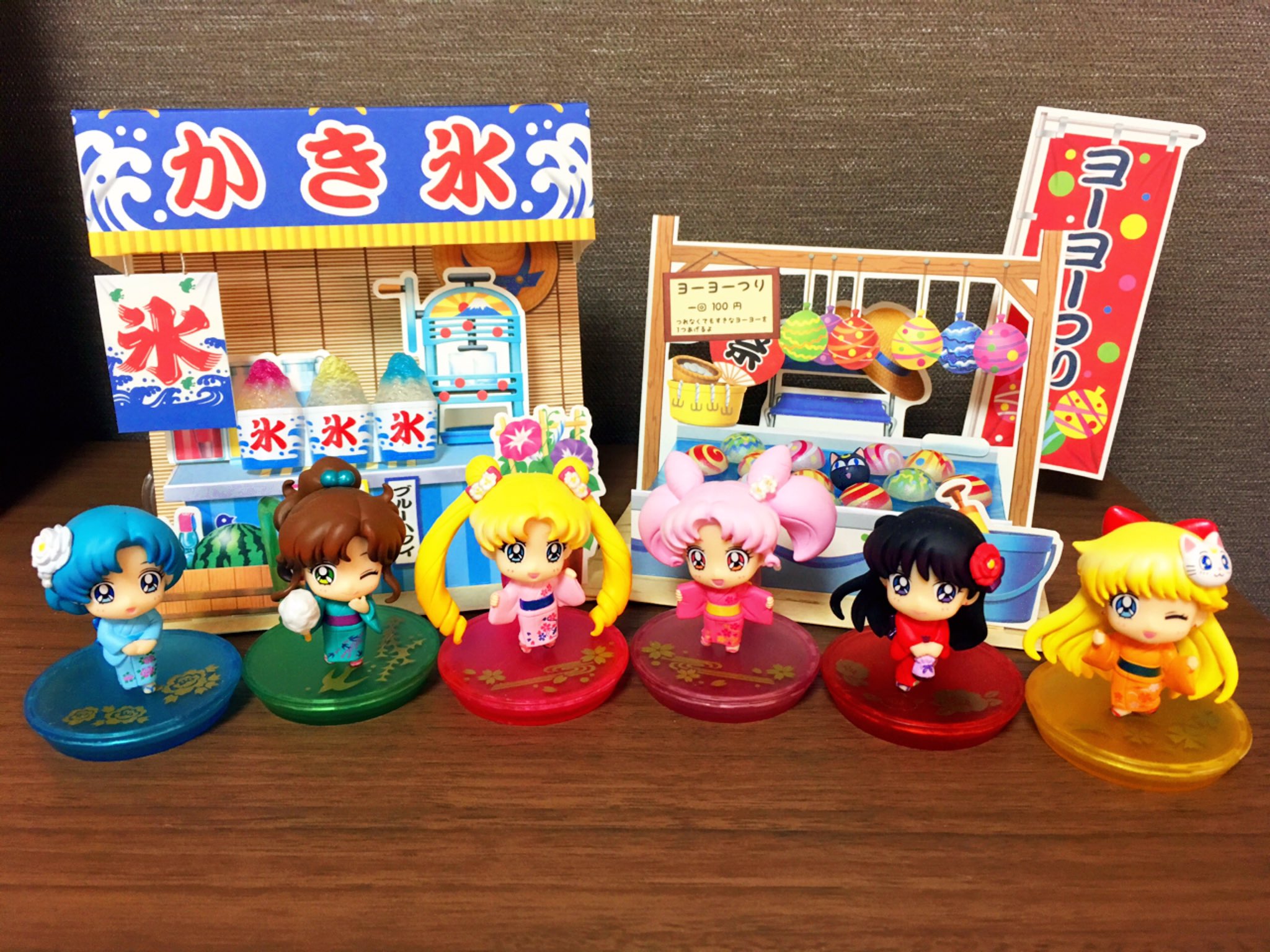 まめこ على تويتر サンリオ夏カードを背景に使って お祭りぷちきゃらを並べてみました 屋台背景とか欲しかったからサイズ感もちょうど良くて嬉しい ヨーヨーつりにはルナpヨーヨーも置いてみたよ ぷちきゃら セーラームーン 夏祭り
