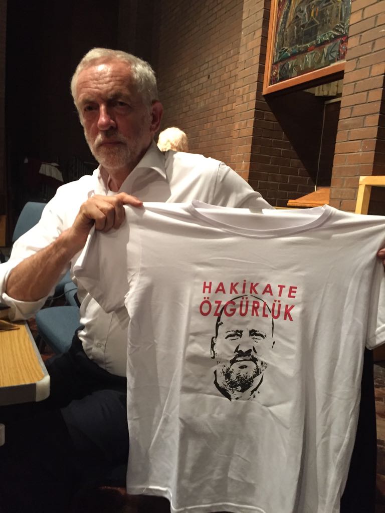 fpolat69's tweet photo. Jeremy Corbyn, Türkiye'de tutuklu tüm gazeteciler için özgürlük istedi
#JeremyCorbyn  
#Solidarity 
#FreeTurkeyMedia https://t.co/IqPVRsvwjX