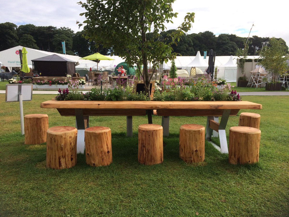 vikkibrooks_VA's tweet photo. Love this bench by @WTTS_Richard @Cheshire_Gdns @NortonPriory #RHSTatton fancy one for @HaltonHousing new office @nickatkin_hht https://t.co/6rLbINZW8B