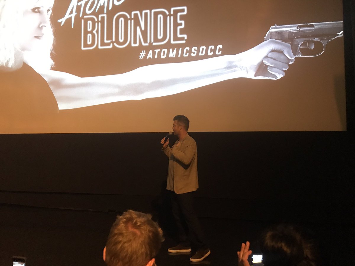 MichelleNReed's tweet photo. The director of #AtomicBlonde @DavidMLeitch and star @CharlizeAfrica showed up at the screening. #AtomicSDCC #SDCC https://t.co/iKhiPNhZWW