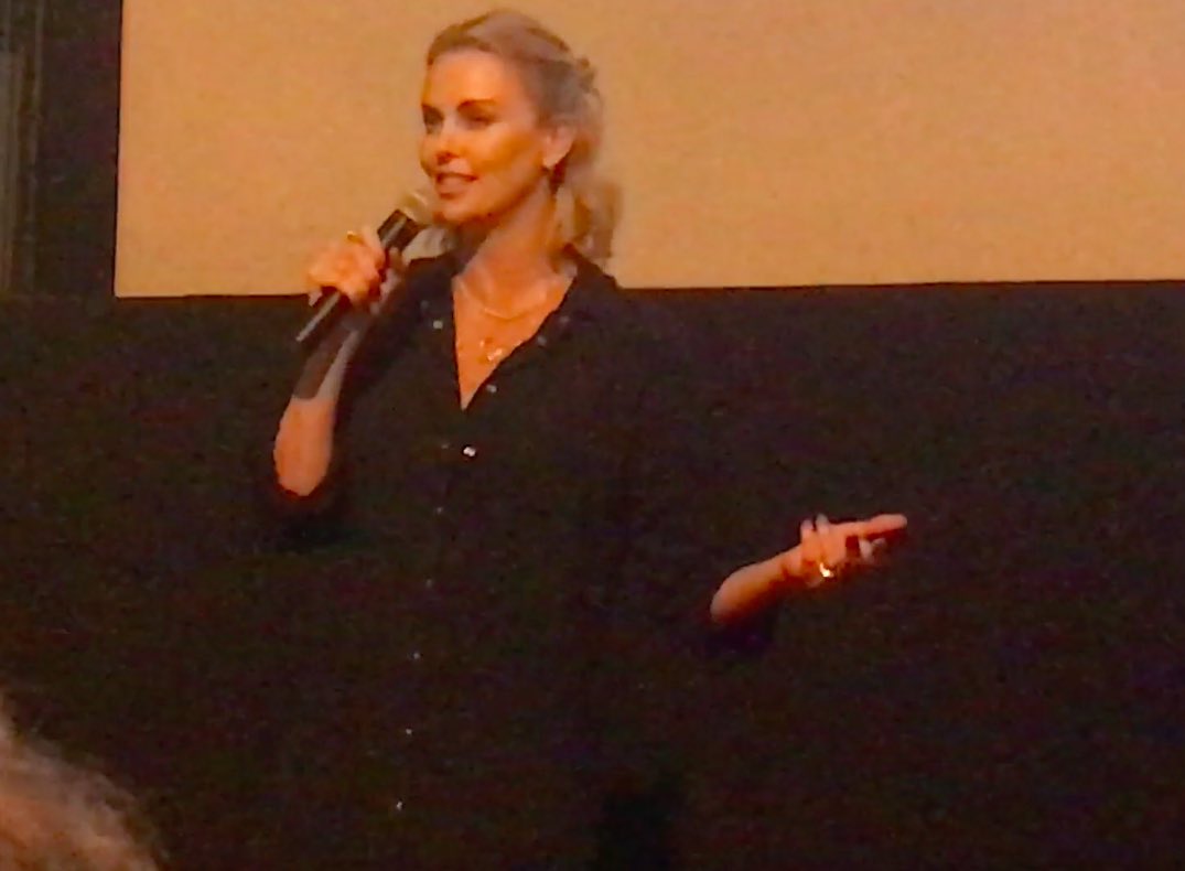 MichelleNReed's tweet photo. The director of #AtomicBlonde @DavidMLeitch and star @CharlizeAfrica showed up at the screening. #AtomicSDCC #SDCC https://t.co/iKhiPNhZWW