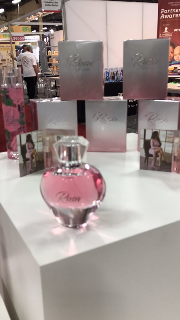 perfume_lover tweet media