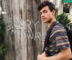 ✔Tomas Vercetti.
✔18 años.
✔Bellas Artes y Actuación.
✔Kappa Sigma.