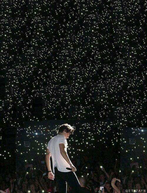 PayneTanicka's tweet photo. Are u crying?
Me: no.
Are u lying?
Me: yes.
#7yearsOfOneDirection https://t.co/wWRT7KdGir