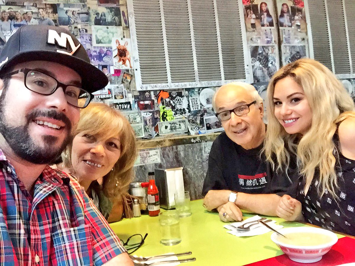 Brooklywood's tweet photo. Chinese food feast with the fam. Tradition. #WoHop #Chinatown #NYC #MottSt https://t.co/1BMeWfSqth