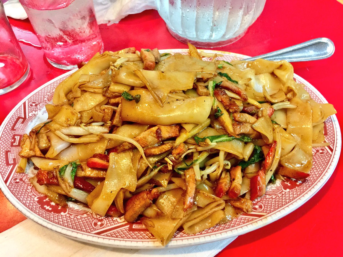 Brooklywood's tweet photo. Chinese food feast with the fam. Tradition. #WoHop #Chinatown #NYC #MottSt https://t.co/1BMeWfSqth