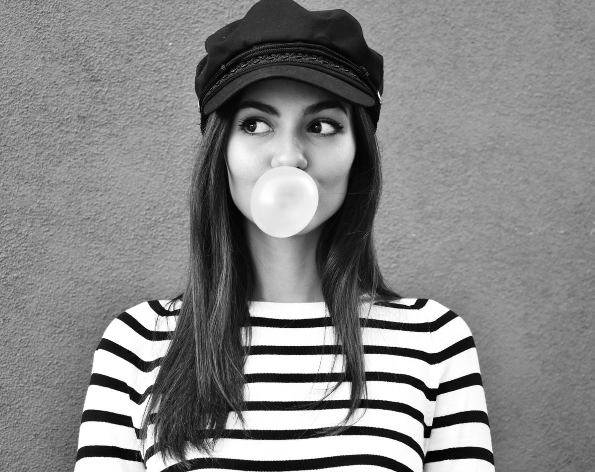 VictoriaJustice's tweet photo. ⚡️Bubble pop electric⚡️ https://t.co/uuwhdGRK0B