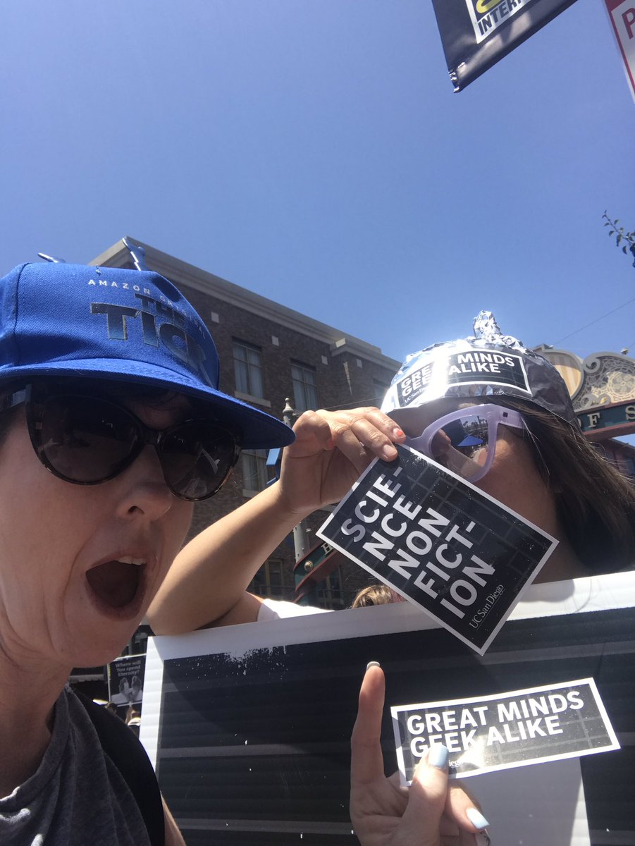 OhmySci's tweet photo. Great minds geek alike. Science non fiction. #comicsintheclassroom @CajonValleyUSD @hillsdalepride https://t.co/P6j32aFRVk