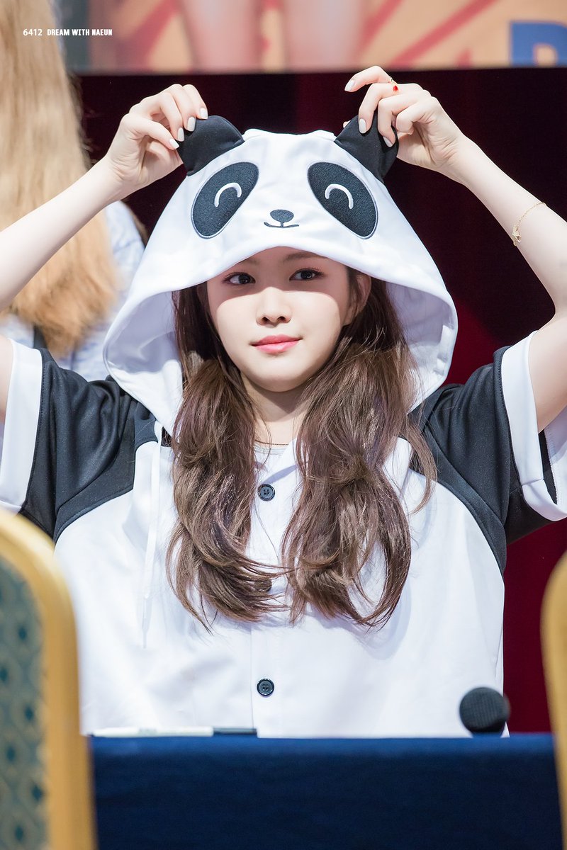 sontnaeun's tweet photo. 그녀는 당신의주의를 끌려고 노력합니다. 🐼🍼 https://t.co/NUpwyWeIOs