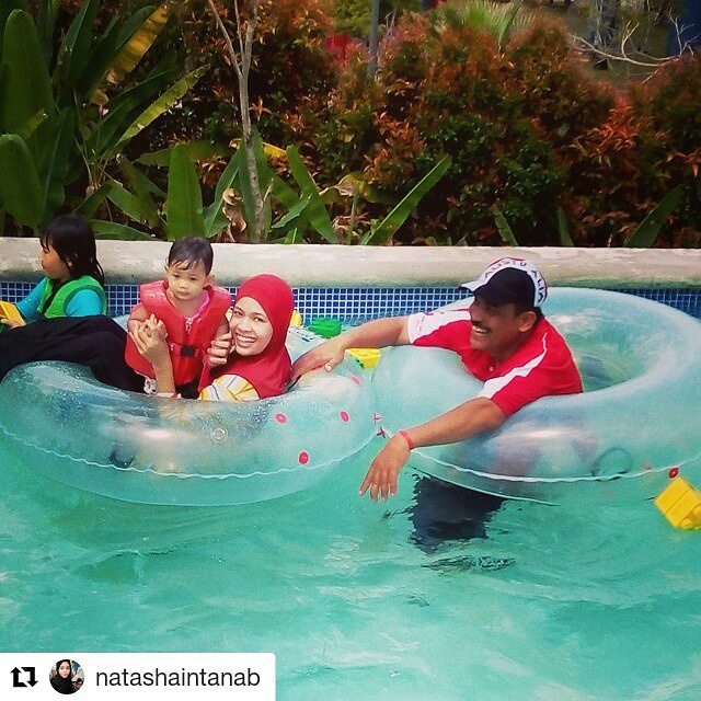 LEGOLAND_MY's tweet photo. Happy Parents Day to all the awesome mums and dads on earth, who rock the socks off their kids! Repost photo from #LEGOLANDMY visitors! https://t.co/Fvdwru9sT6