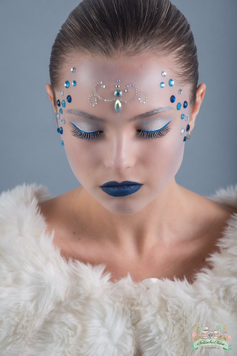 GlamLy_MUA's tweet photo. #MakeUpByMe #ice #blue #bluemakeup #nyx #promakeupartist #makeupartist #photoshoot #floridamua #floridamakeupartist #glamlymua @NyxCosmetics https://t.co/SGBrZ2QSfs