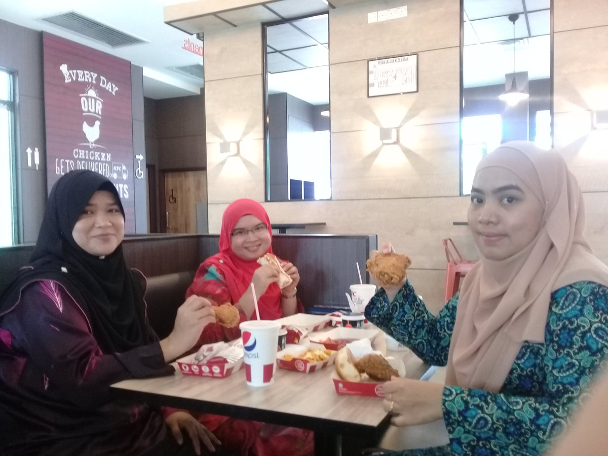 amiera_adora's tweet photo. Tb ... tq bos zahir blnja kami semua.. semoga murah rezeki... 

#tbmakankfc
#bosbelanja https://t.co/4rKcyqCS9q