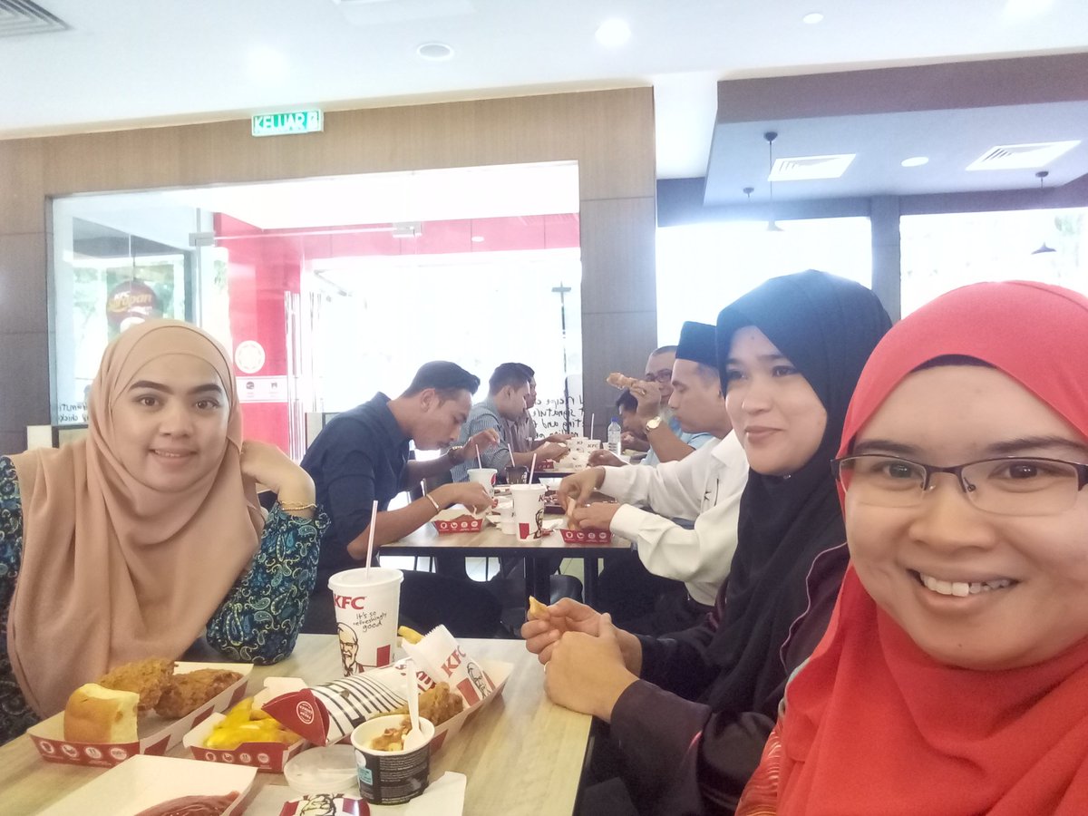 amiera_adora's tweet photo. Tb ... tq bos zahir blnja kami semua.. semoga murah rezeki... 

#tbmakankfc
#bosbelanja https://t.co/4rKcyqCS9q