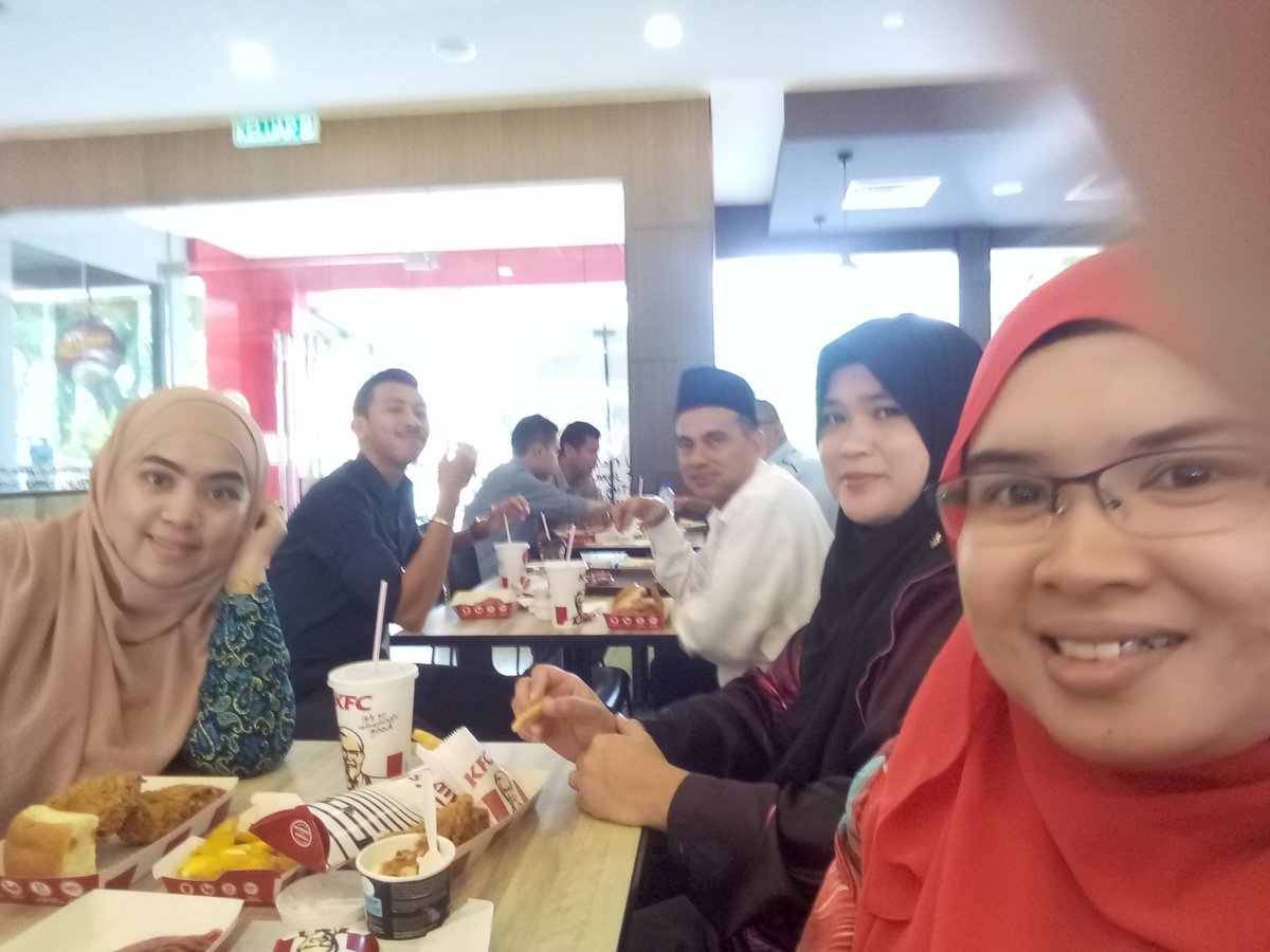 amiera_adora's tweet photo. Tb ... tq bos zahir blnja kami semua.. semoga murah rezeki... 

#tbmakankfc
#bosbelanja https://t.co/4rKcyqCS9q